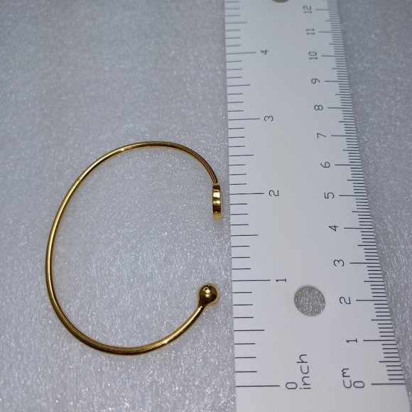 Sarah Chloe 925 marked Adjustable Bangle with engraved C, gold plated - Picture 5 of 9